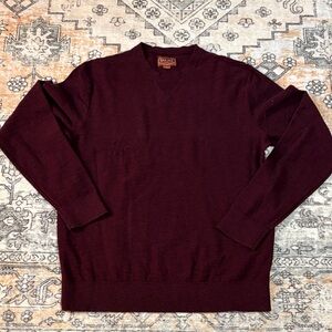 RED ALE L Red Ale by Alesbury Riverside Mens V-Neck Sweater in Wine color